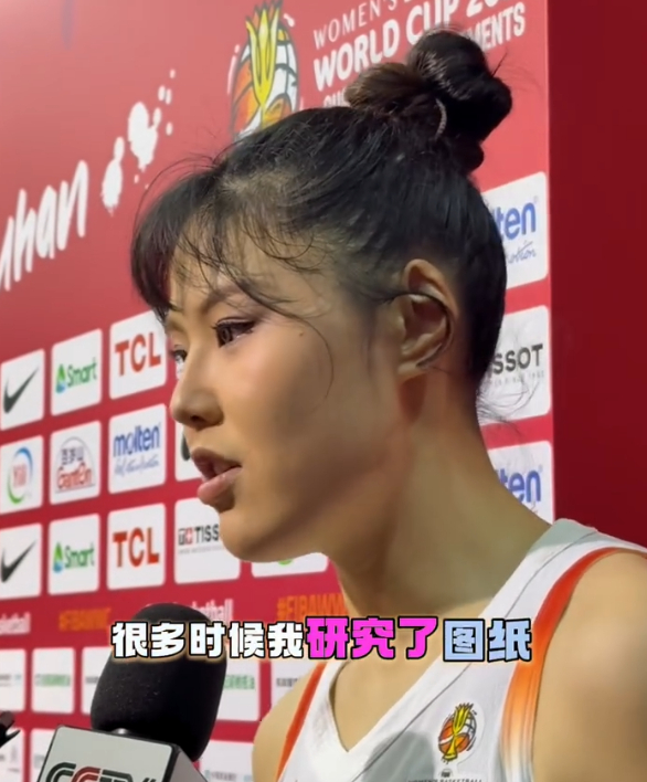 中国女篮力克巴西晋级世界杯 李月汝战术定位引