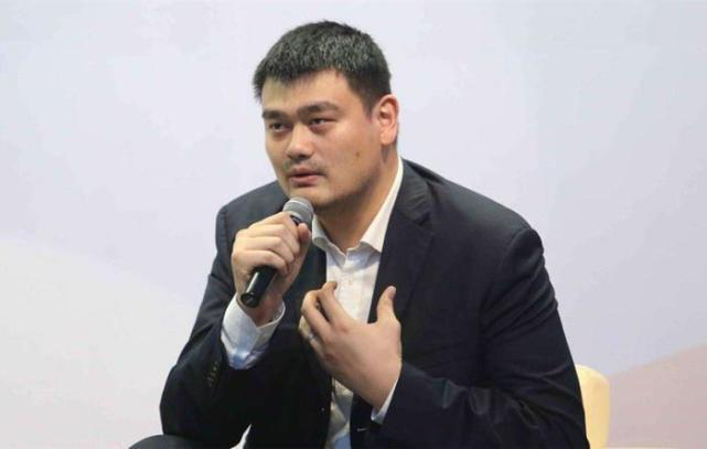 姚明心目中的历史最强阵容：乔科后场巴克利锋