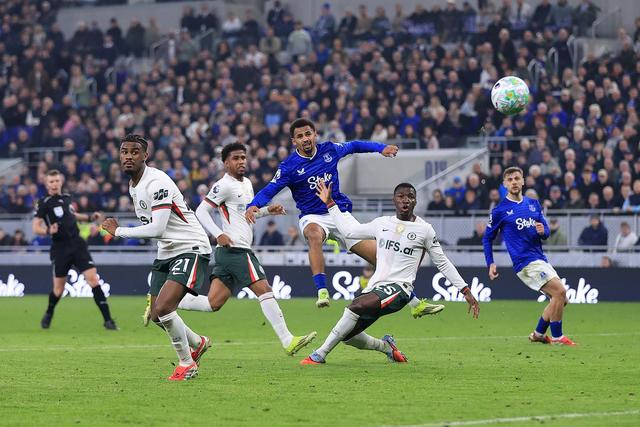 切尔西客场惨败埃弗顿遭遇四连败 争五大战格局