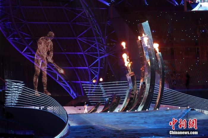 杭州亚运会开幕数字火炬手点燃主火炬