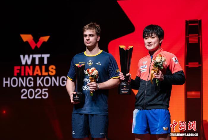 王曼昱力克蒯曼夺女单冠军 张本智和险胜莫雷加