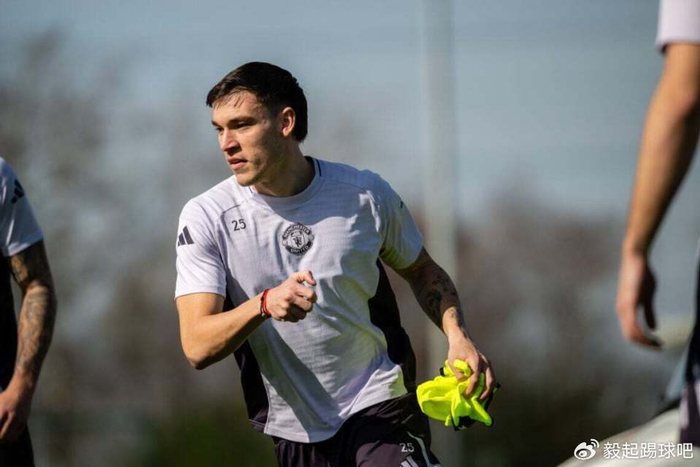 曼联球迷集体呼吁夏季甩卖乌加特