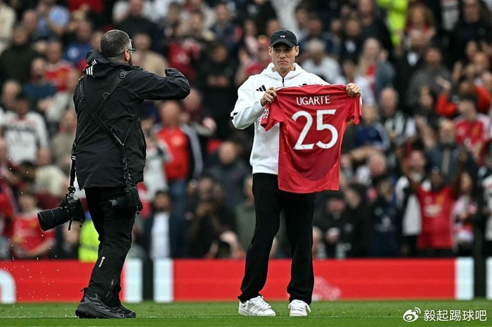 曼联球迷集体呼吁夏季甩卖乌加特