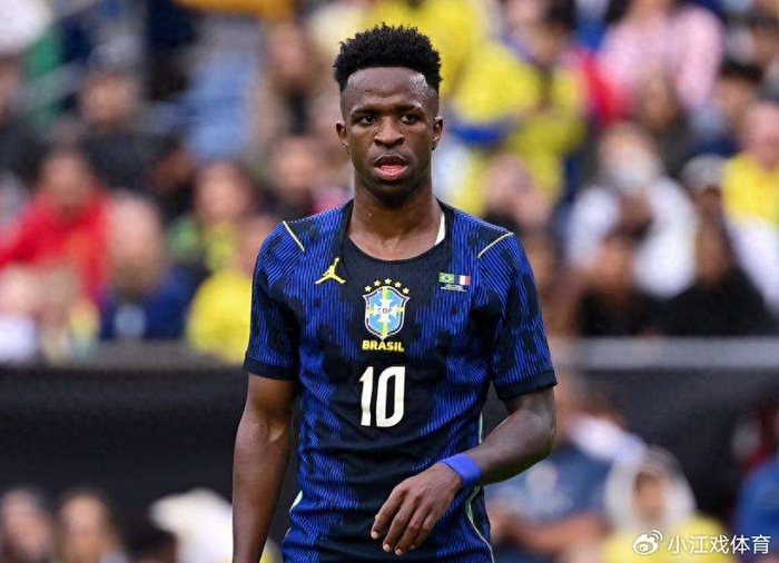 维尼修斯10号球衣争议引热议 巴西队战术困境浮