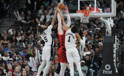 文班亚马绝杀逆转马刺重返季后赛