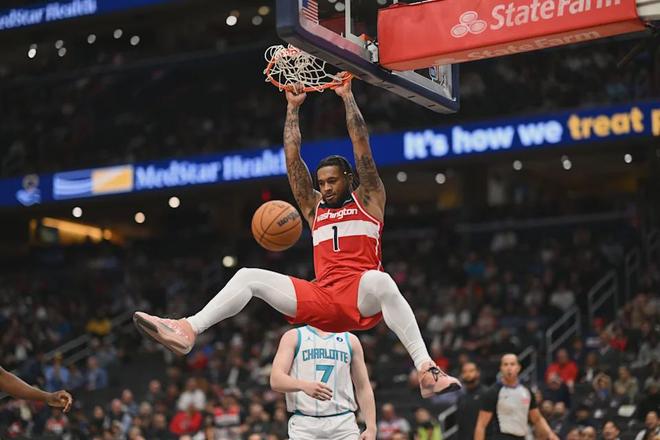 字母哥续约僵局浮现，雄鹿管理层与球星博弈升