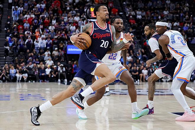 雷霆力克快船锁定西部第一 科林斯12+9+3抢断引关