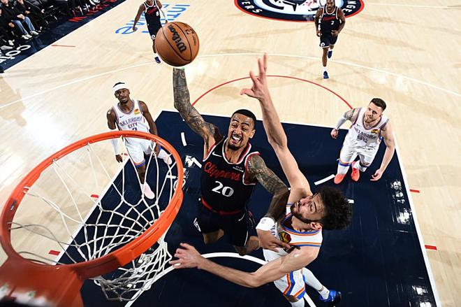 雷霆力克快船锁定西部第一 科林斯12+9+3抢断引关